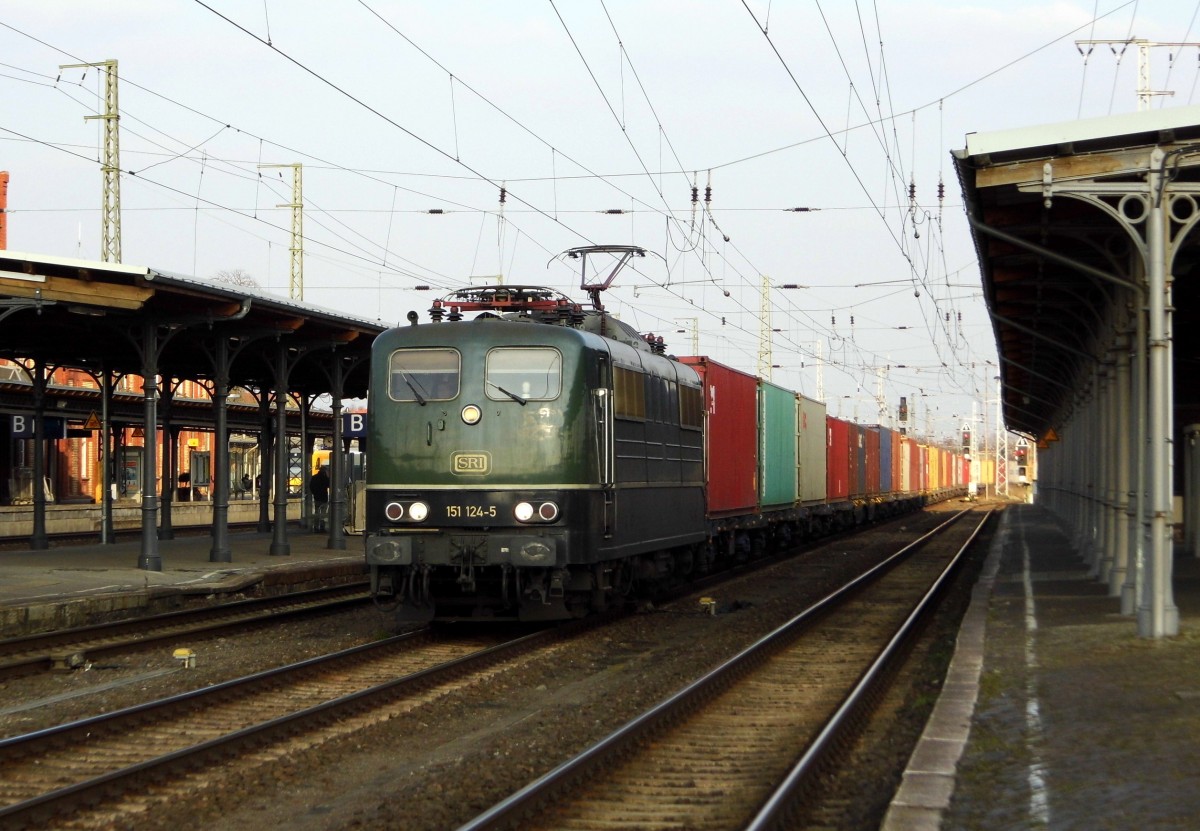 Am 09.03.2016 kam die 151 124-5 von der HSL Logistik (SRI) aus Richtung Magdeburg nach Stendal und fuhr weiter in Richtung Wittenberge. 