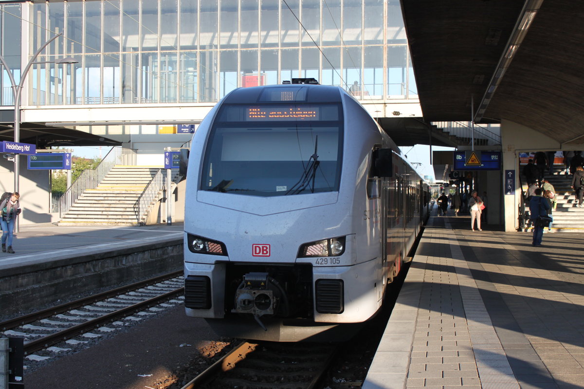 Am 09.09.2015 steht ein Süwex Flirt3 im Heidelberger Hauptbahnhof.