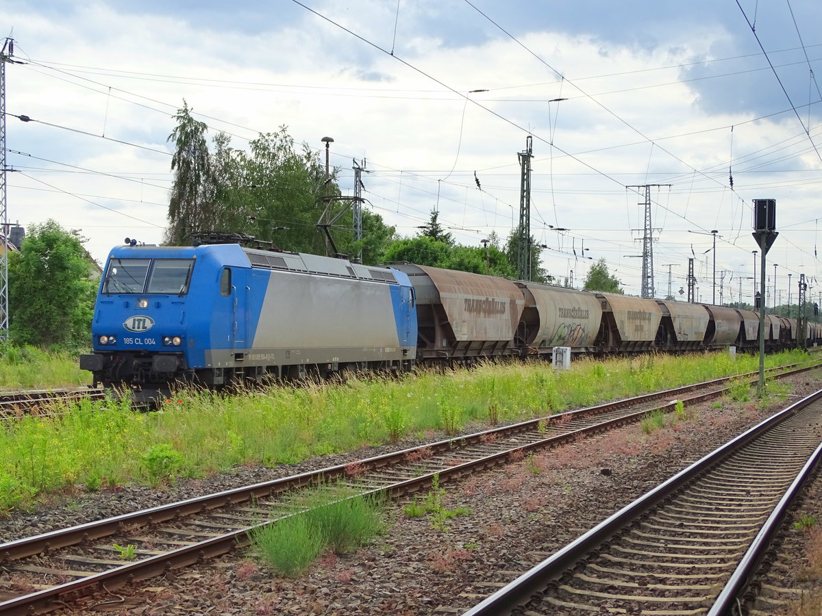 Am 10.06.2017 kam die 185 504 mit einem Tranczeraleszug aus Richtung Uelzen nach Stendal und fuhr weiter in Richtung Magdeburg.
