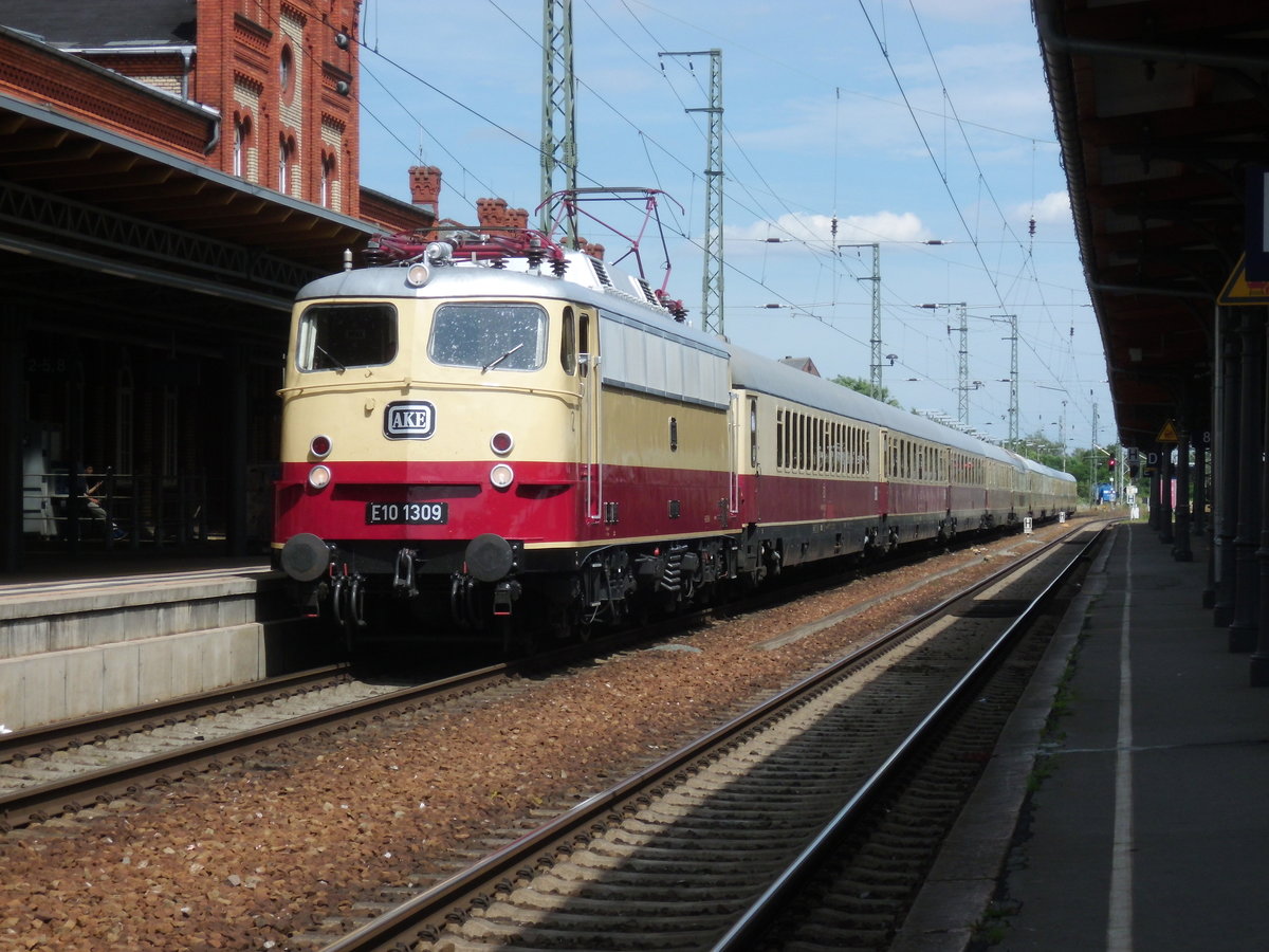 Am 10.07.2016 kam die E10 1309 mit dem Rheingoldexpress aus Richtung Berlin nach Stendal und fuhr weiter nach Hannover.