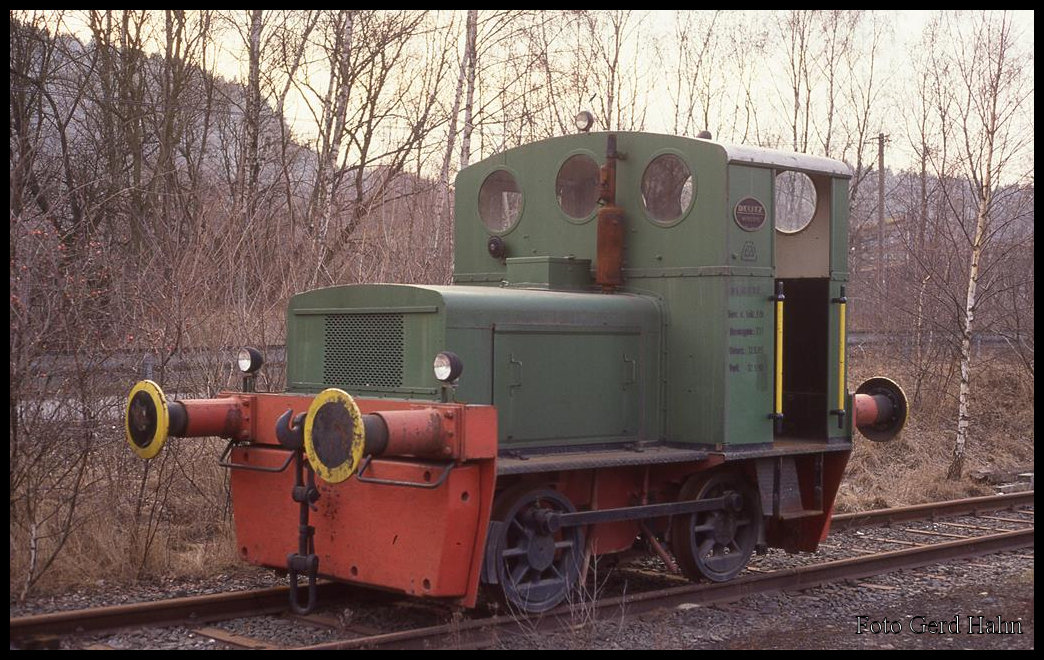 Am 10.3.1993 stand diese private Deutz Kleinlok im Bahnhof Siegen Kreuztal. Die Lok trug die Nummer 41307 und die weitere Bezeichnung 56916.