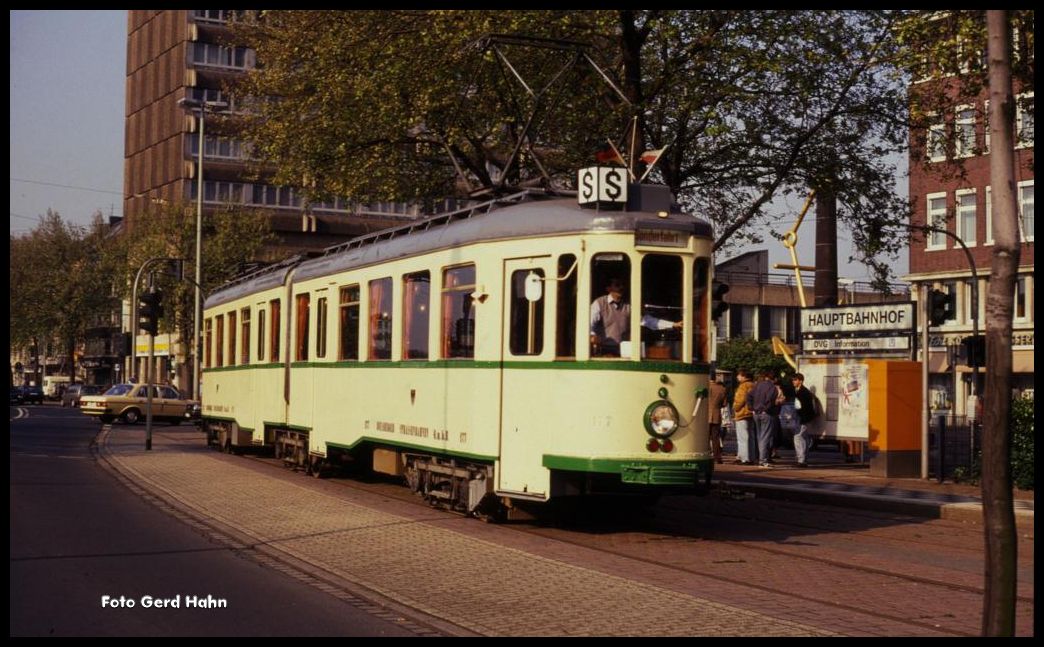 Am 10.5.1991 gab es noch die oberirdische Straßenbahn Haltestelle am Hauptbahnhof Duisburg. Dort hielt auch der Harkort 177 TW als Sonderzug für den BDEF. 