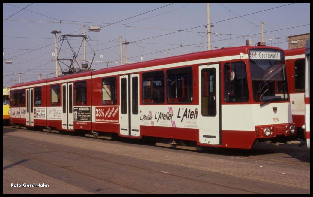Am 10.5.1991 war dieser Trambahnzug Nr. 1014 der modernste im Duisburger Wagenpark hier im Depot in Duisburg.