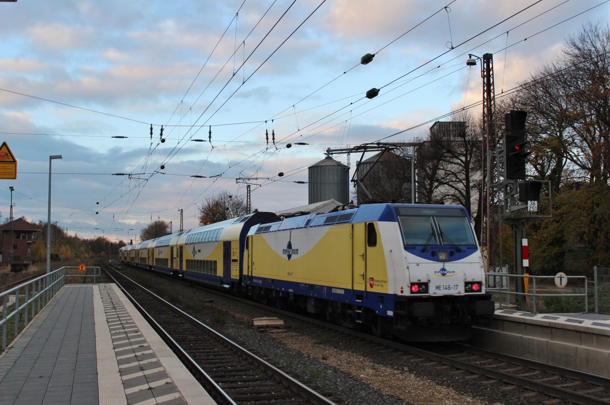 Am 10.November 2013 verlie ME 146 517 mit einem ME den Bahnhof Banteln in Richtung Uelzen.