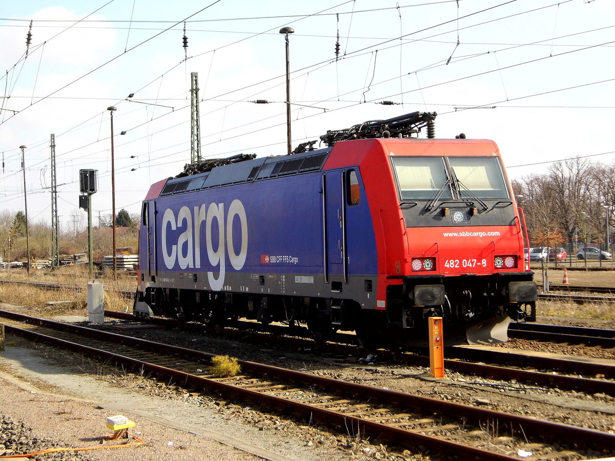 Am 11.03.2018 war die 482 047-8 von der Press (SBB Cargo) in Stendal abgestellt.