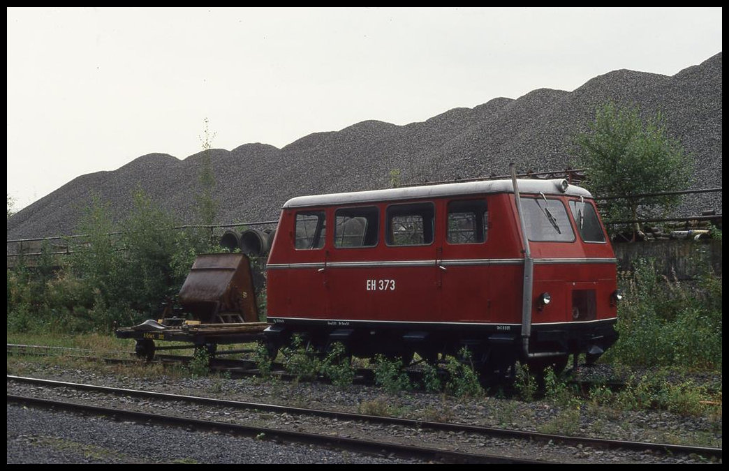 Am 11.9.1994 gehörte dieser Bereisungswagen noch zum Fahrzeugbestand der Osnabrücker Dampflok Freunde. Hier sehen wir ihn abgestellt am ehemaligen Werkbahnhof Piesberg.