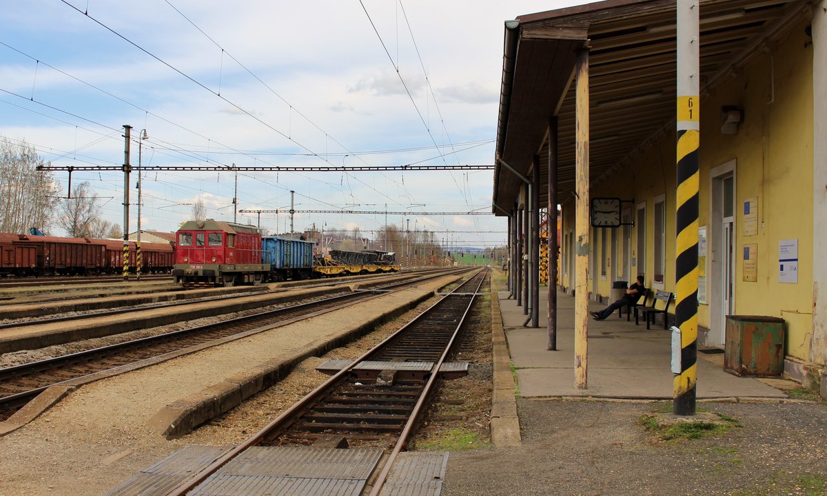 Am 12.04.18 fuhr 720 108-0 (T 435 0108) mit einem Bauzug durch Tršnice über die Verbindung nach Františkovy Lázně.