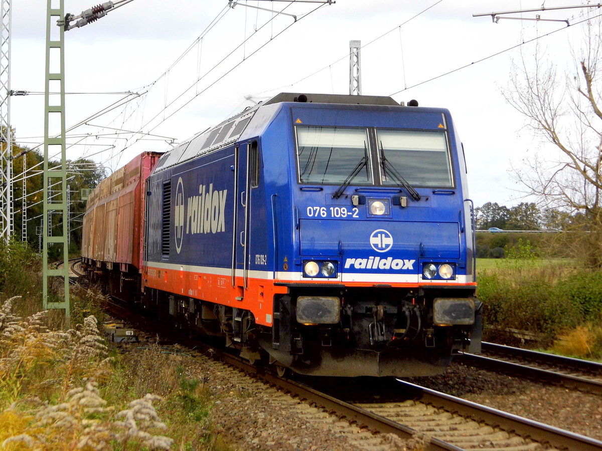 Am 12.10.2017 fuhr die 076 109-2 von Raildox von Niedergörne nach Borstel und weiter nach Stendal . 