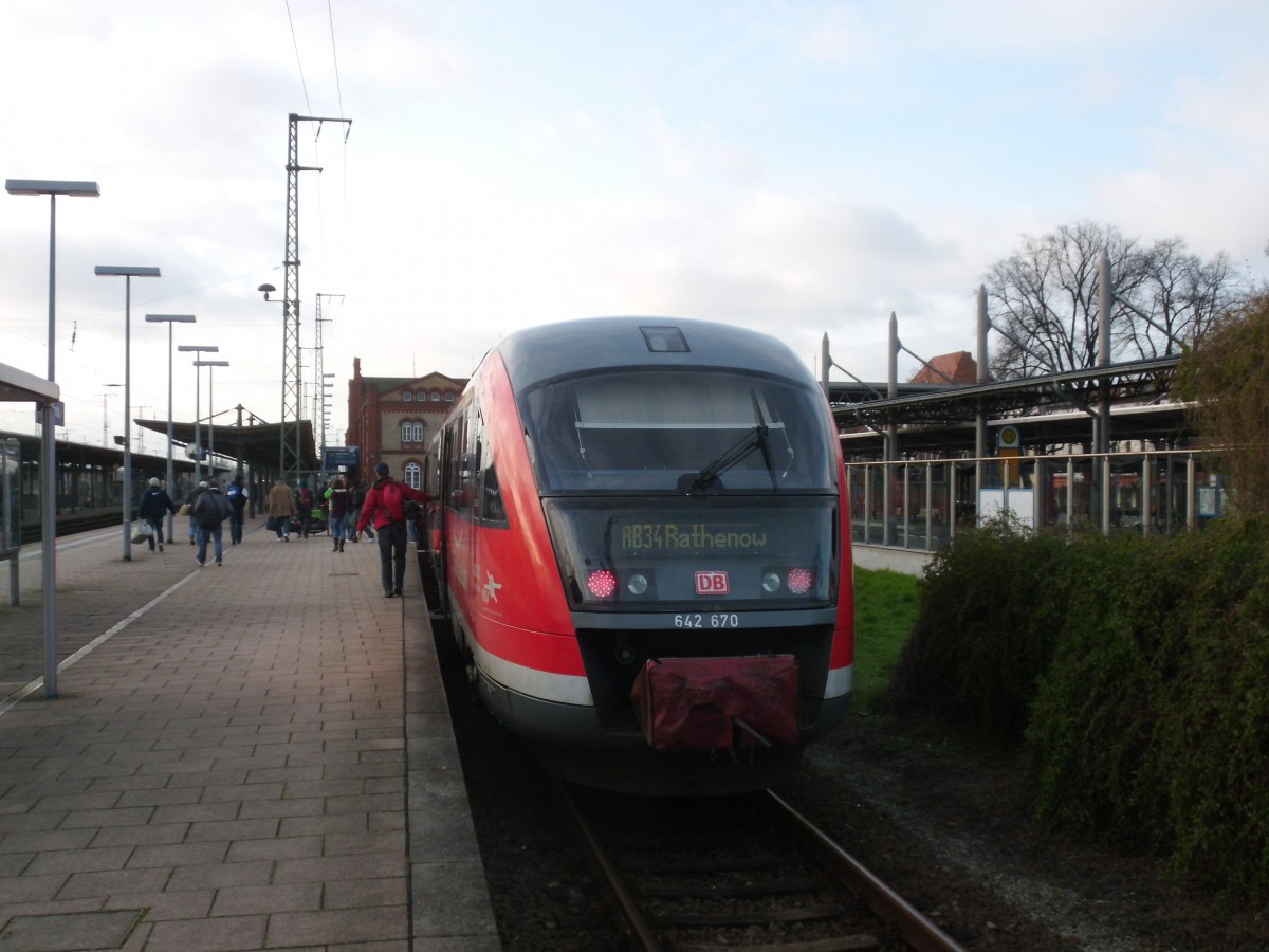 Am 12.12.2015 fuhren 642 225/725&642 170/670 auf der RB 34 ihre letzten Fahrten von Stendal nach Rathenow.Ab morgen ist die ODEG hier in Stendal anzutreffen.