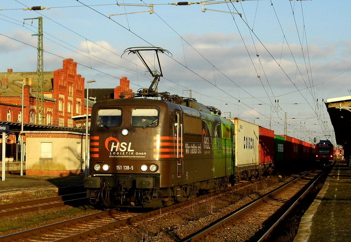 Am 13.02.2018 kam die 151 138-5 von der HSL Logistik GmbH, aus Richtung Magdeburg nach Stendal und fuhr weiter in Richtung Salzwedel .
