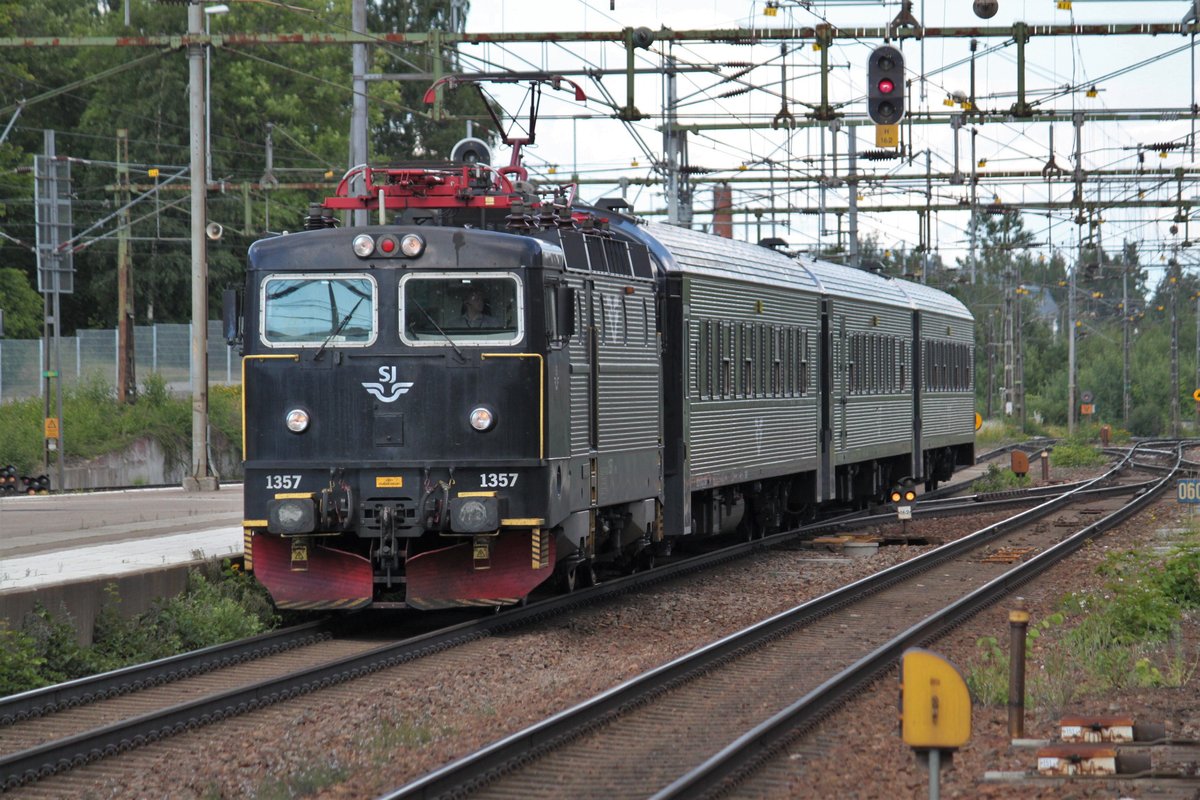 Am 14.07.2017 erreicht eine Rc5 mit ihrem RE aus Stockholm ihren Endbahnhof Hallsberg.