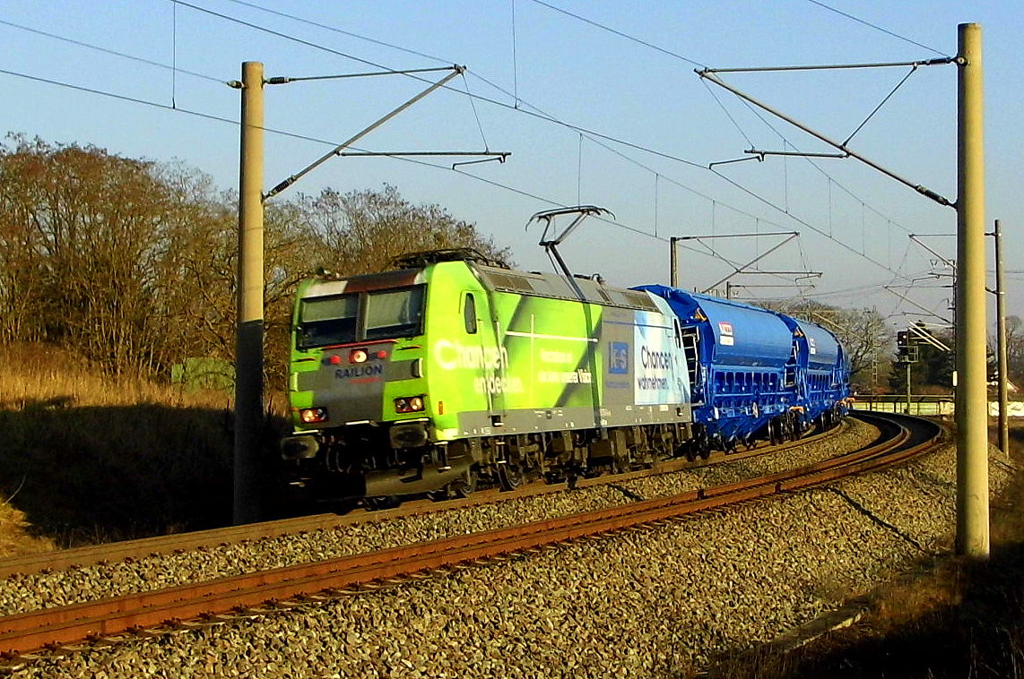 Am 15.02.2017 kam die 185 152-6 von DB Schenker   aus Richtung Stendal und fuhr nach Wittenberge .