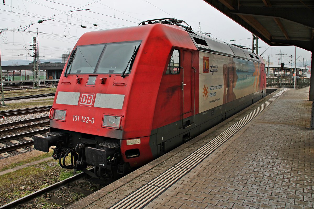 Am 15.03.2016 stand 101 122-0  Herzlichst Zypern - schauinsland reisen  abgestellt auf Gleis 99 im Badischen Bahnhof von Basel abgestellt und wartete auf ihren nächsten Einsatz.