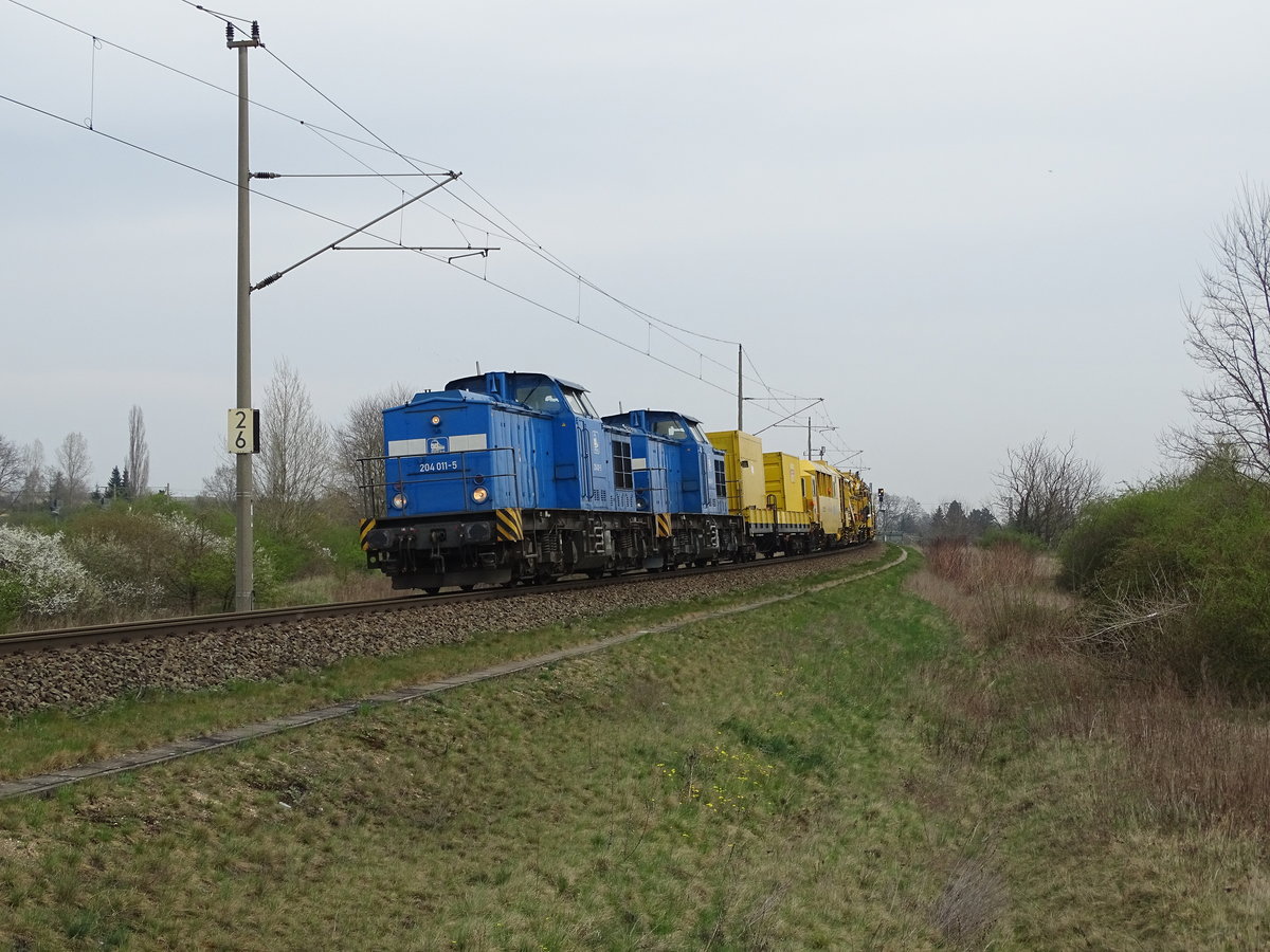 Am 15.04.2018 kamen 204 011&204 010 mit ihrem Bauzg(Schotterbettreinigungszug) aus dem Güterbahnhof Stendal und fuhr weiter in Richtung Uelzen.