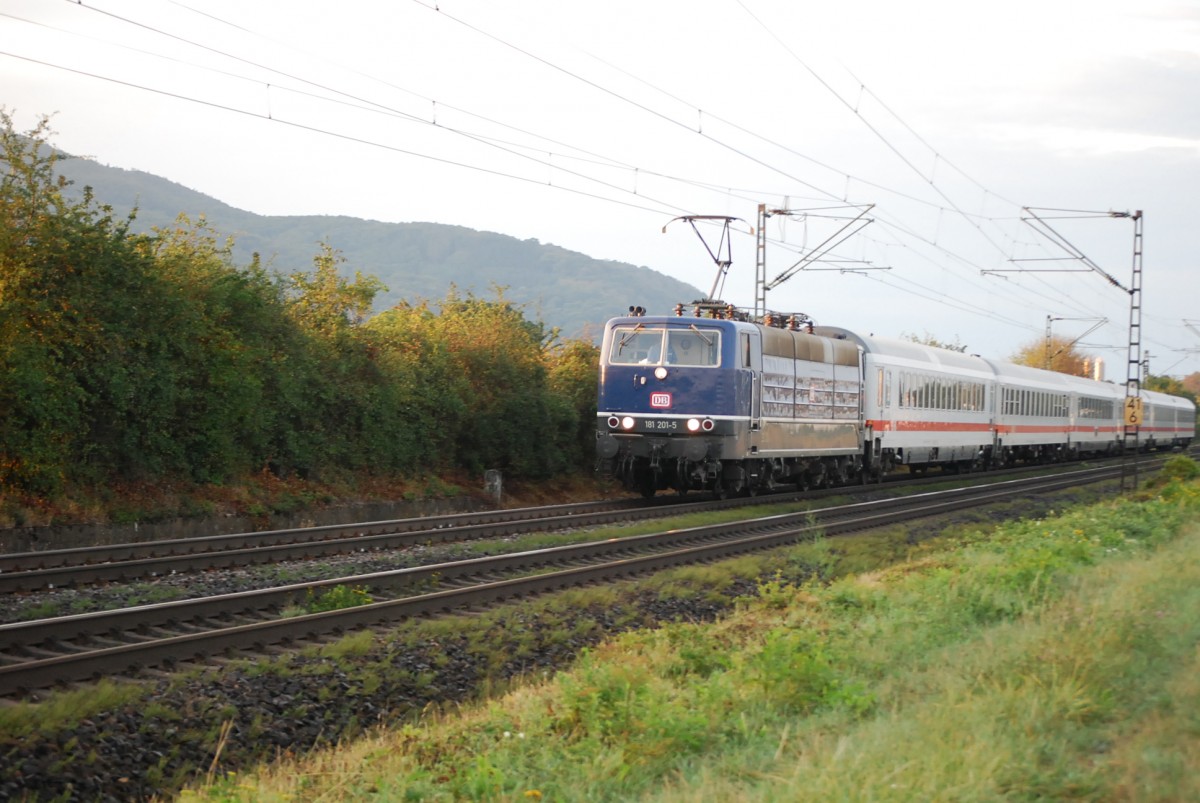 Am 16 August 2015 kam 181 201-5 mit ihrem IC 2051 aus Saarbrücken richtung Frankfurt Main durch Alsbach Hähnlein