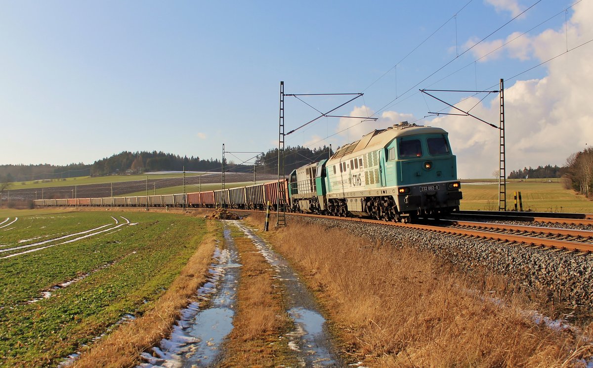 Am 16.02.18 brachte 272 204 (DGS 89233) ein Abraumzug nach Schönberg/V. Dort übernahm dann die CTHS 232 002-8 den Zug und fuhr in bis Gera und Wünschendorf/Elster. Hier ist der Zug in Drochaus zu sehen.