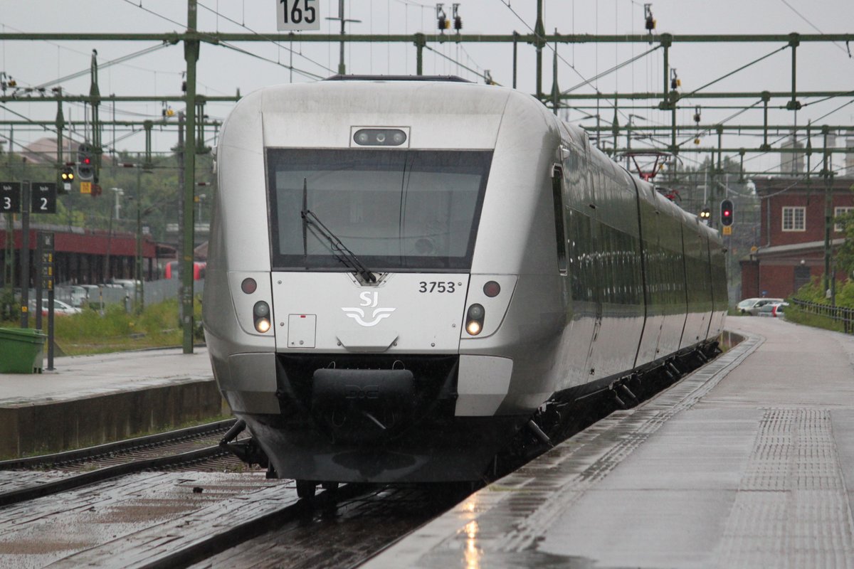 Am 16.07.2017 erreicht Snabbtåg 580 nach Umeå den Bahnhof Gävle C.