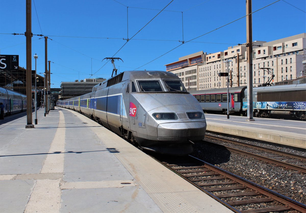 Am 16.08.2018 verlässt TGV 9866 den Bahnhof Marseille St. Charles in Richtung Brüssel.