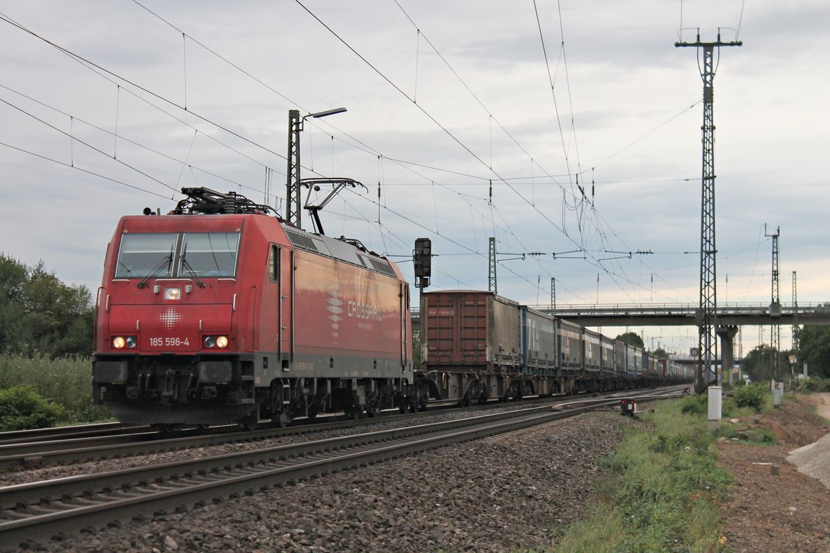 Am 16.09.2016 bespannte Beacon Rail/Crossrail 185 596-4  Suzy  wieder einen  T.T.S. -Containerzug, nach dem sie den Gegenzug im Rangierbahnhof Muttenz abgab, und fuhr bei Müllheim (Baden) nun in Richtung Freiburg (Breisgau).
