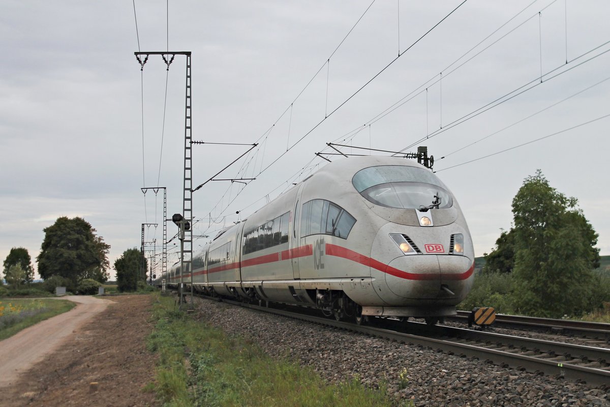 Am 16.09.2016 war 403 055-7  Tuttlingen  zusammen mit 403 057-3 unterwegs nach Basel SBB, als sie bei Müllheim (Baden) auf der Zielgeraden waren.