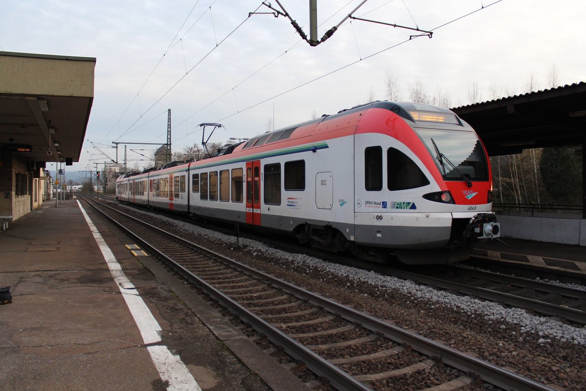 Am 17.02.2017 verlässt ein Vias Flirt den Bahnhof Oberlahnstein in Richtung Frankfurt.