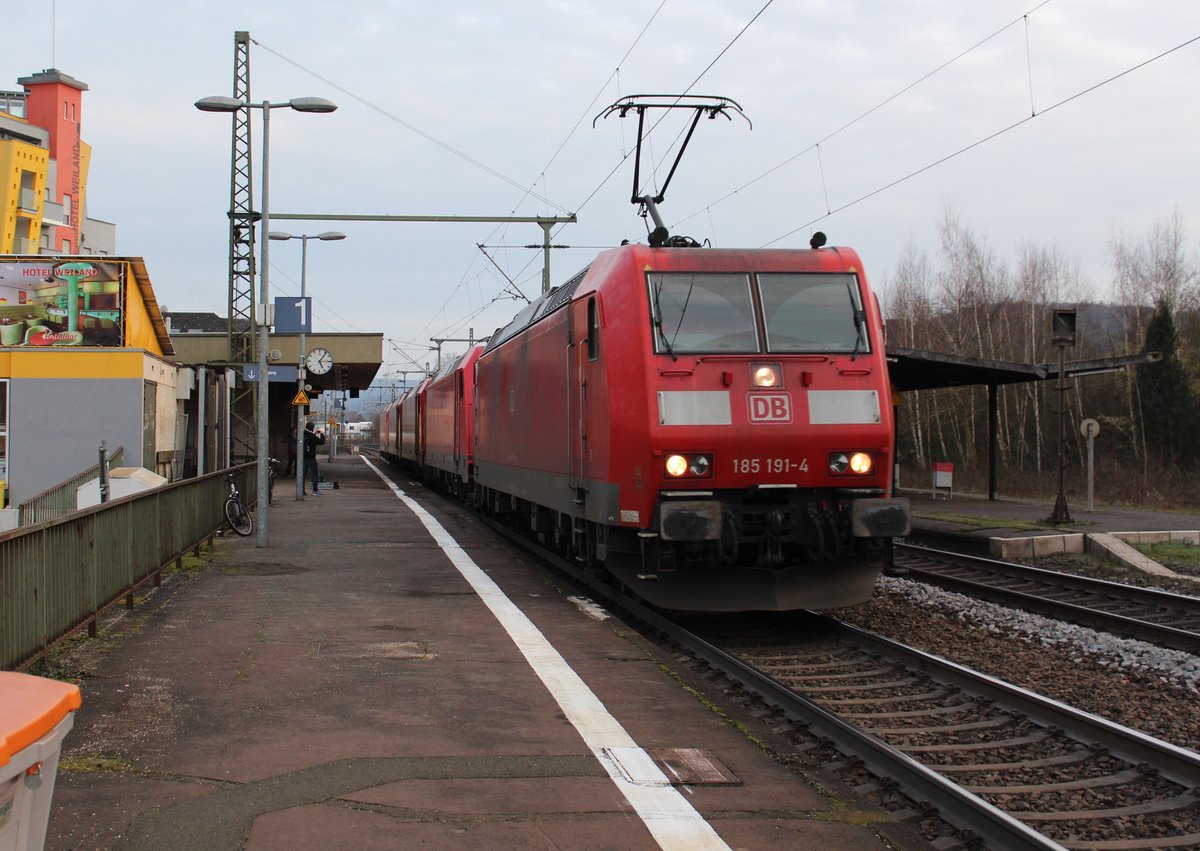 Am 17.02.2018 durchfährt 185 191 mit einem Lokzug den Bahnhof Oberlahnstein in Richtung Norden.