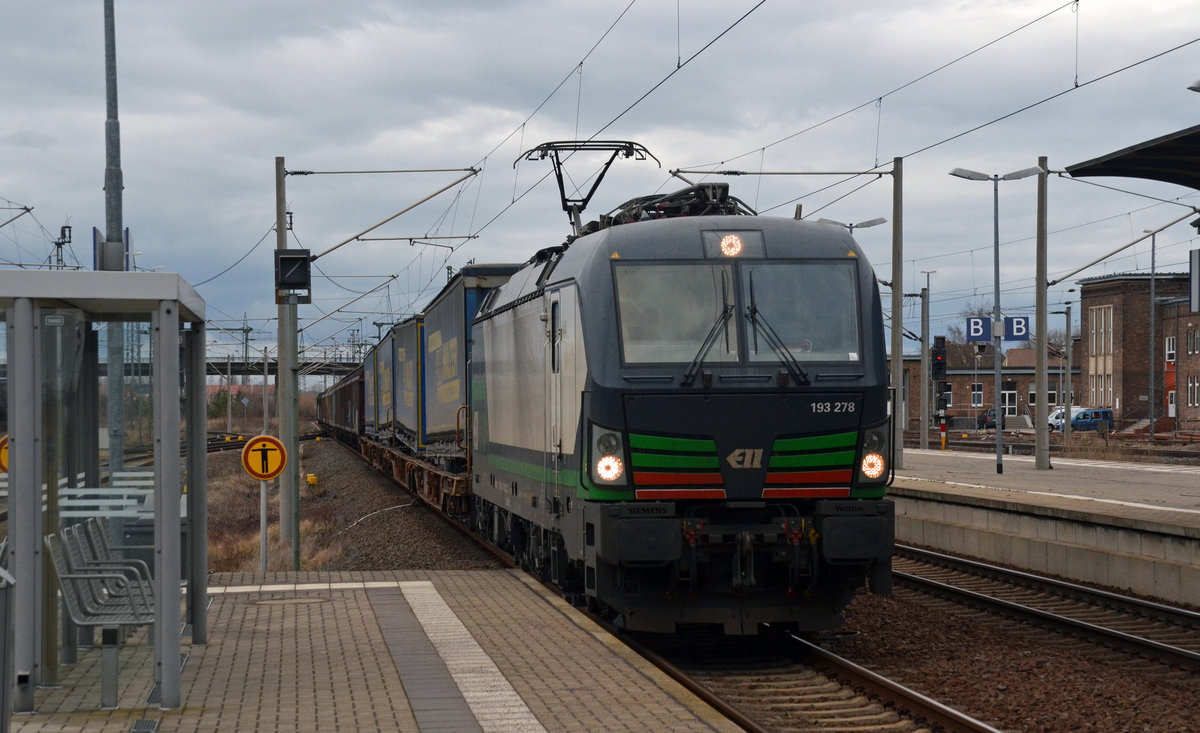 Am 17.03.19 führte 193 278 für ihren Mieter TX mit dem leeren Papierzug durch Bitterfeld Richtung Halle(S). Da die regulären Durchfahrtsgleise durch die S-Bahnen blockiert waren wurde er von Wittenberg kommend über ein Aussengleis geleitet.