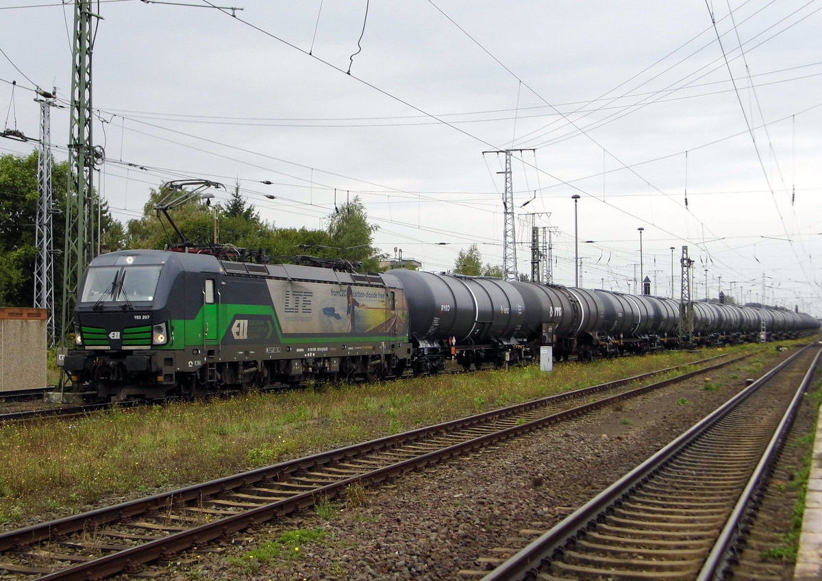 Am 17.09.2016 kam die 193 207-8 von der LTE Logistik (ELL) aus Richtung Salzwedel nach Stendal und fuhr weiter in Richtung Magdeburg .