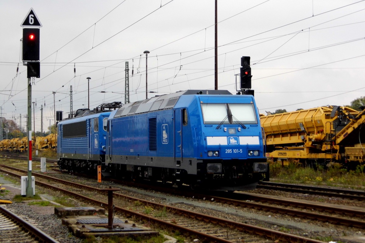 Am 17.10.2015 waren die 285 101-5 von der Press (BTK) und die 155 045-9 von der Press in Stendal abgestellt .