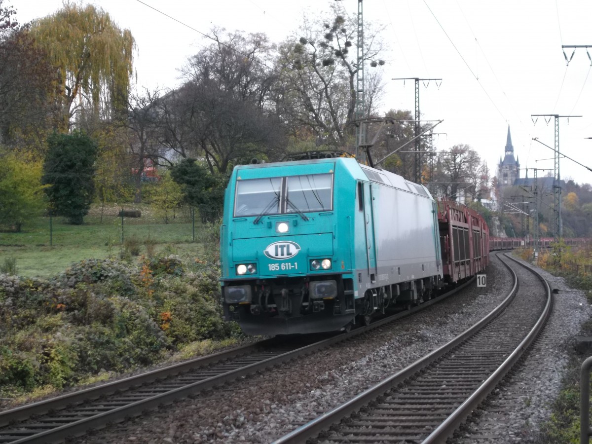 Am 17.11.2014 nachmittags durchfährt ITL Baureihe 185 - 611 - 1 mit einem leeren Autozug in Richtung Dresden - Friedrichstadt,aufgenommen am Haltepunkt Dresden Cotta.