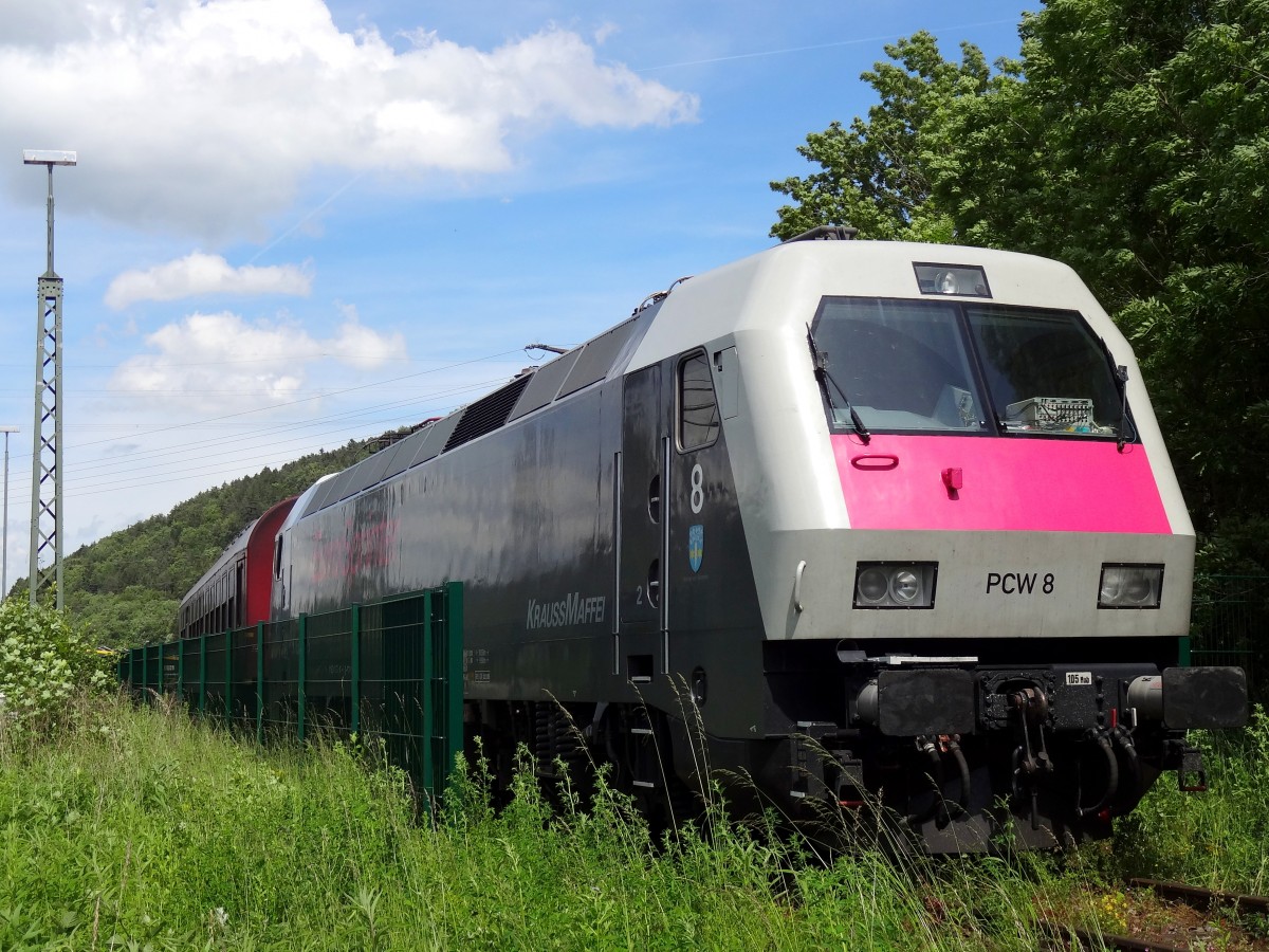 Am 17.6.13 kam der Sonderzug mit 03 1010 in Horb im Eisenbahn Museum an. Nachdem die Zugloks am Bahnhof von Horb am Neckar getauscht wurden, war die 127 001 am Zugschluss. Damit alle Fahrgäste problemlos ein und aussteigen konnten, musste die Lok über das Werksgelände hinaus, in das lange nichtmehr befahrene Gleis rausgeschoben werden. 