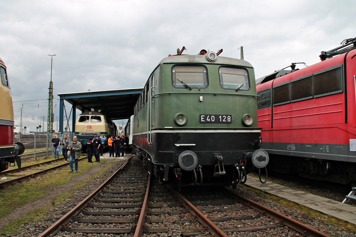 Am 18.06.2016 stand E40 128 zwischen weiteren Museumsloks während dem Sommerfest auf dem Außengelände des DB Museum in Koblenz Lützel und zeigte sich den Festbesuchern.