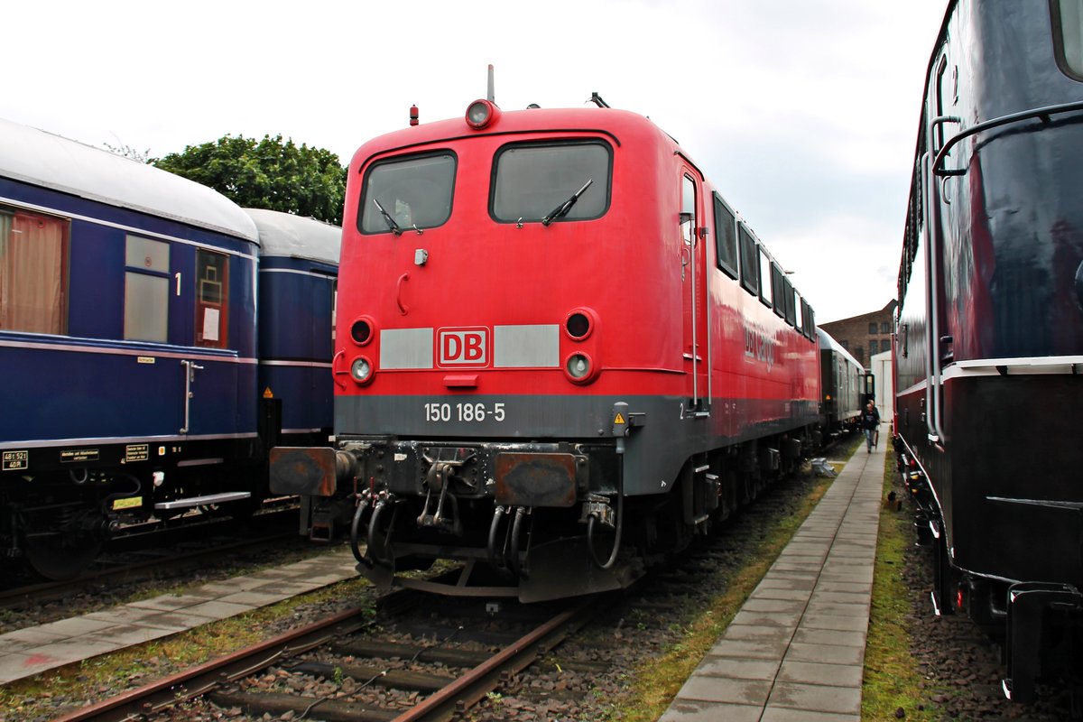 Am 18.06.2016 stand während dem Sommerfest des DB Museum die 150 186-5 auf dem Außengelände des DB Museum in Koblenz Lützel. Bis Oktober 2014 stand 150 186-5 im Eisenbahnmuseum in Heilbronn, als sie dann durch E40 128 nach Koblenz kam.