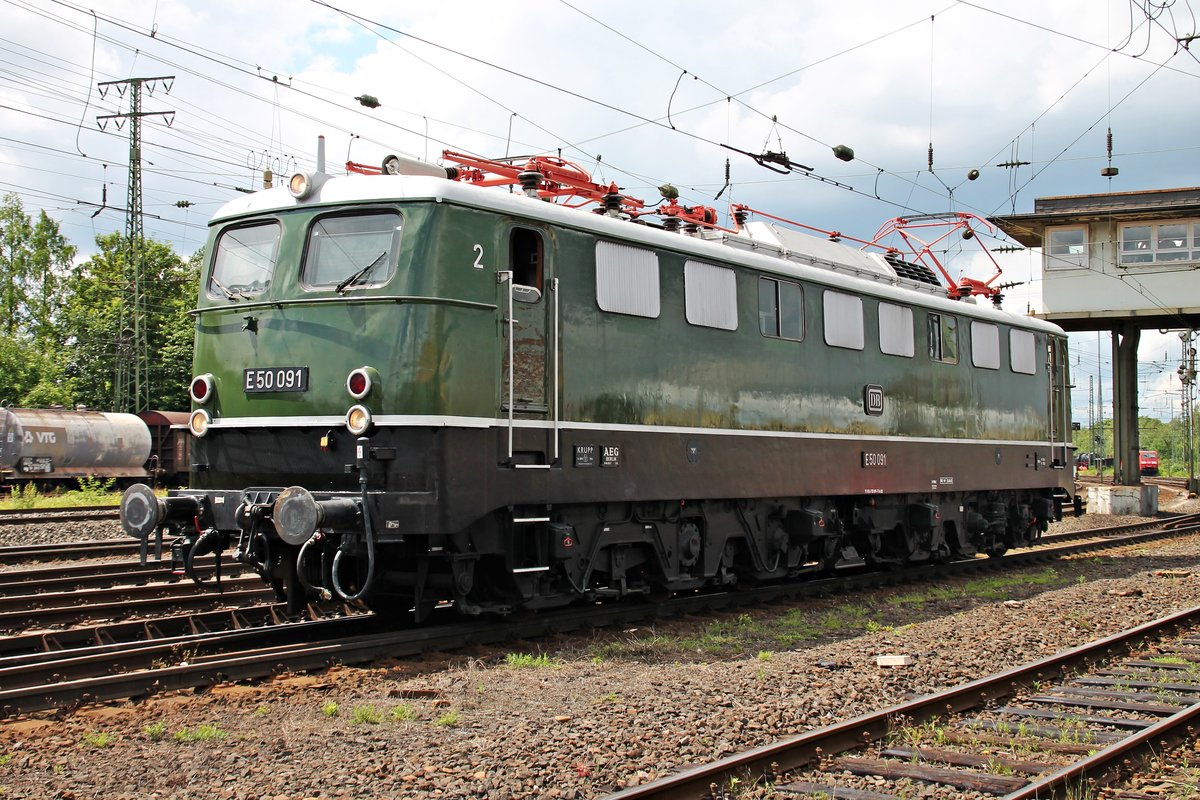 Am 18.06.2016 zeigte sich E50 091 mit aufgefrischten Lack auf der Fahrzeugparade des Sommerfestes vom DB Museum in Koblenz Lützel den Zuschauern.