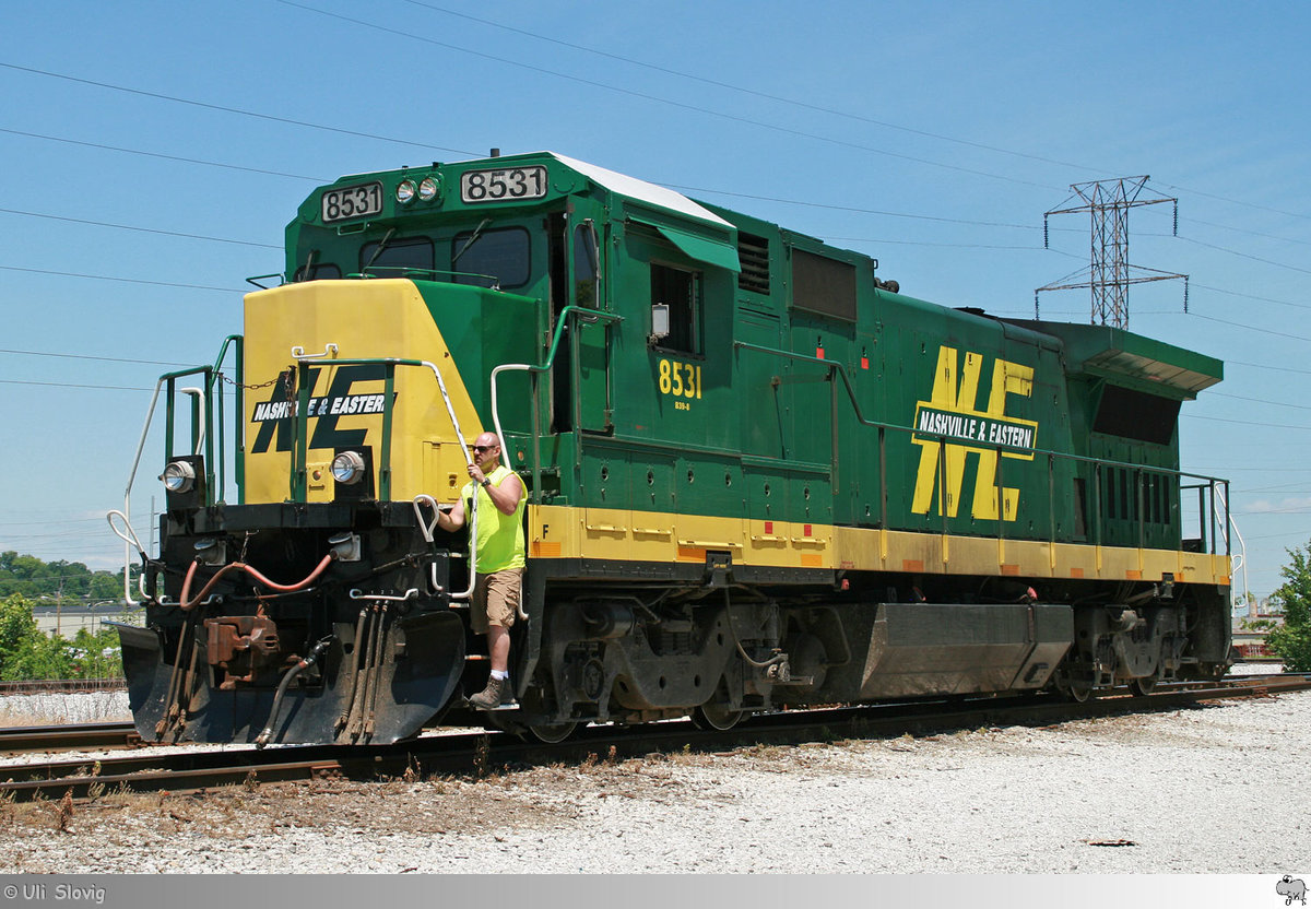 Am 19. Mai 2016 war Lok # 8531 (GE B39-8) der Nashville & Eastern Railroad mit Rangierarbeiten in der Nähe des Eisenbahnmuseum in Nashville, Tennessee / USA beschäftigt.