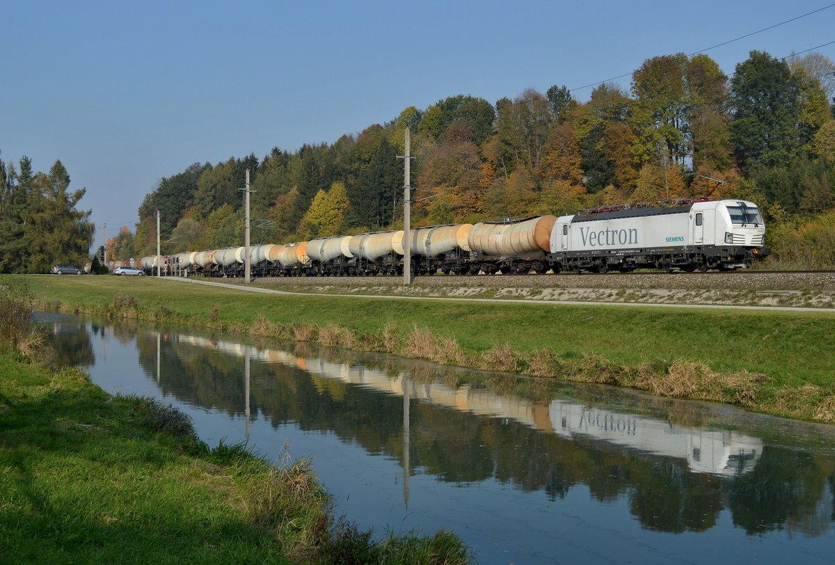 Am 19.10.2018 ist die 193 839 mit einem Kesselwagenzug in
Wartberg an der Krems  durchgefahren!