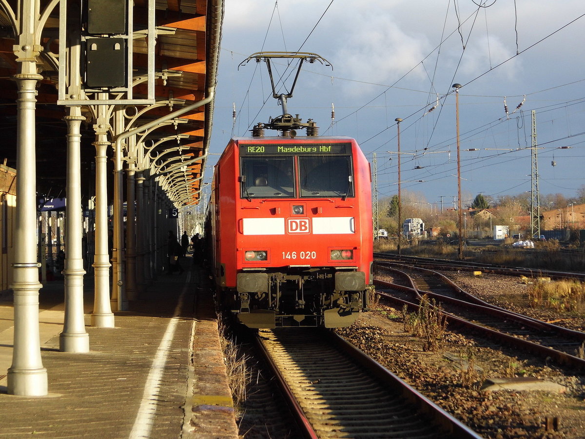 Am 19.12.2016 kam die 146 020 aus Richtung Uelzen nach Stendal und fuhr nach Magdeburg .