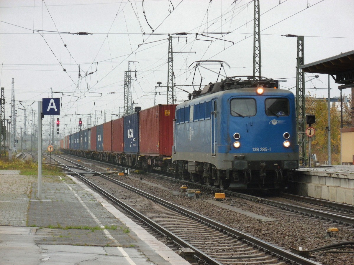 Am 20.10.2015 kam 139 285 mit einem Containerzug aus Richtung Salzwedel nach Stendal und fuhr weiter in Richtung Berlin.