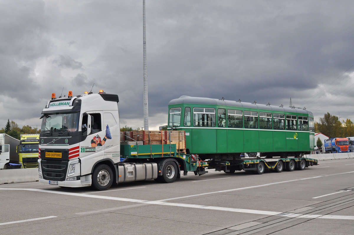 Am 20.10.2016 wurden in der Hauptwerkstatt drei weitere Anhänger für die Reise nach Belgrad auf Lastwagen verladen. Nun sind die Lastwagen am Zoll in Weil am Rhein. Hier der Lastwagen mit dem B 1460.