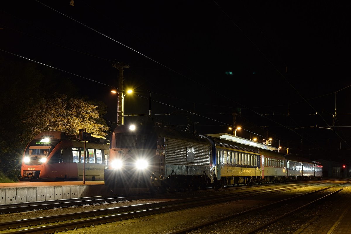 Am 23. September 2017 wurde der REX 1547 von Prag nach Linz Hbf mit dem Kurswagen von Zürich von der CD 380 012 bespannt. Hier beim Aufenthalt in Pregarten.