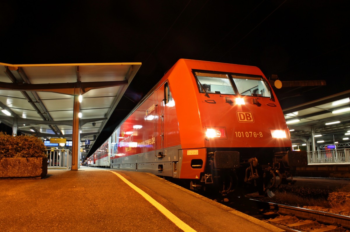 Am 23.05.2014 machte die 101 076-8  CEWE Fotobuch  in ihrem neuen Aussehen mit dem CNL 459 (Zürich HB - Praha hl.n./Berlin Lichtenberg) einen Zwischenstop in Offenburg.