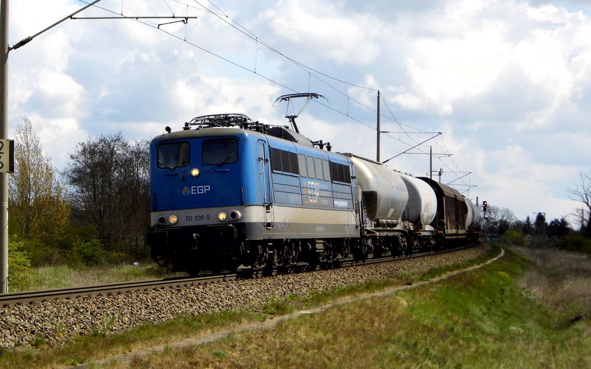 Am 25.04.2016 kam die 151 039-5 von der EGP aus Richtung Stendal und fuhr weiter in Richtung Salzwedel .