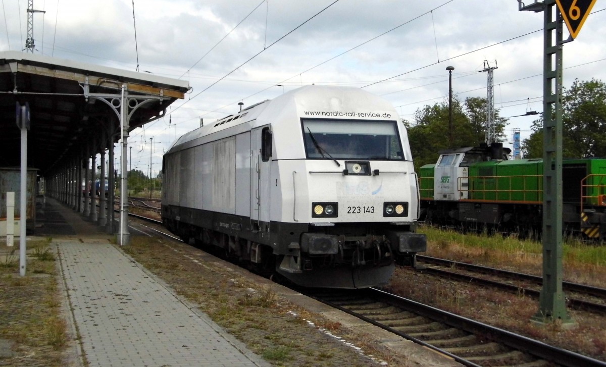 Am 25.05.2015 Rangierfahrt von der 223 143 von der nordic-rail-service in Stendal .