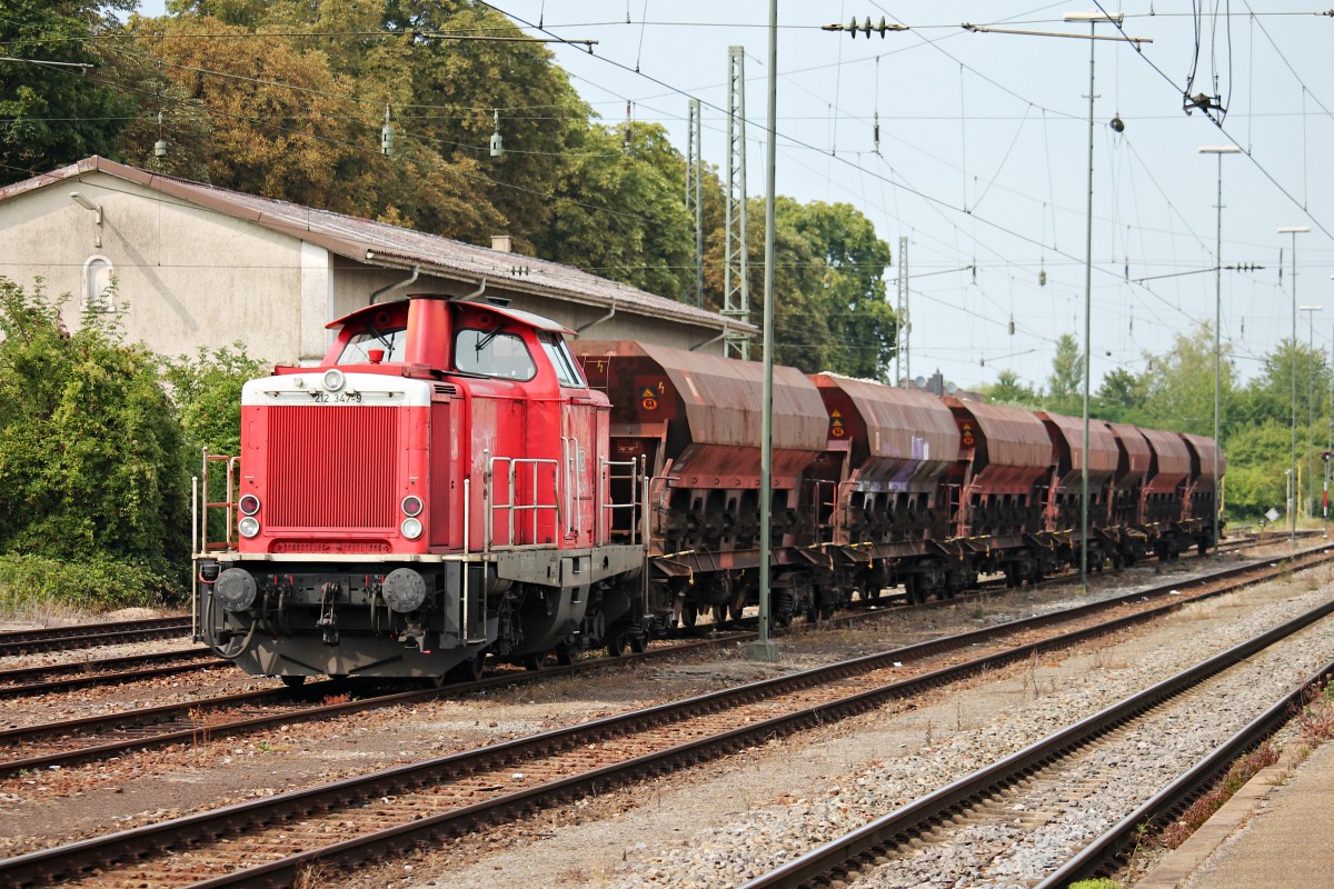 Am 25.07.2014 stand auf einem Abstellgleis in Müllheim (Baden) die DB Fahrwegdienste 212 347-9 mit einem Schotterzug abgestellt.