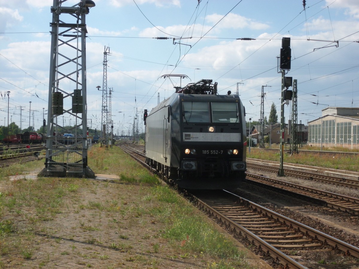 Am 25.08.2013 kam MRCE 185 552 Lz aus Richtung Salzwedel und fuhr weiter Richtung Magdeburg.