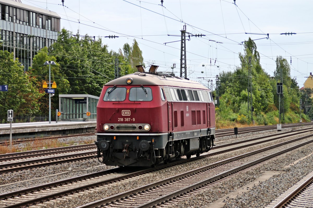 Am 25.08.2015 fuhr die Kurhessenbahn 218 387-9 als Lokzug durch München Heimeranplatz in Richtung München Laim.