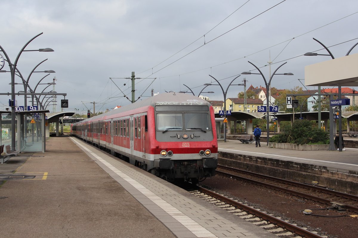 Am 25.10.2017 erreicht RB15351 aus Frankfurt ihren Endbahnhof Heidelberg.