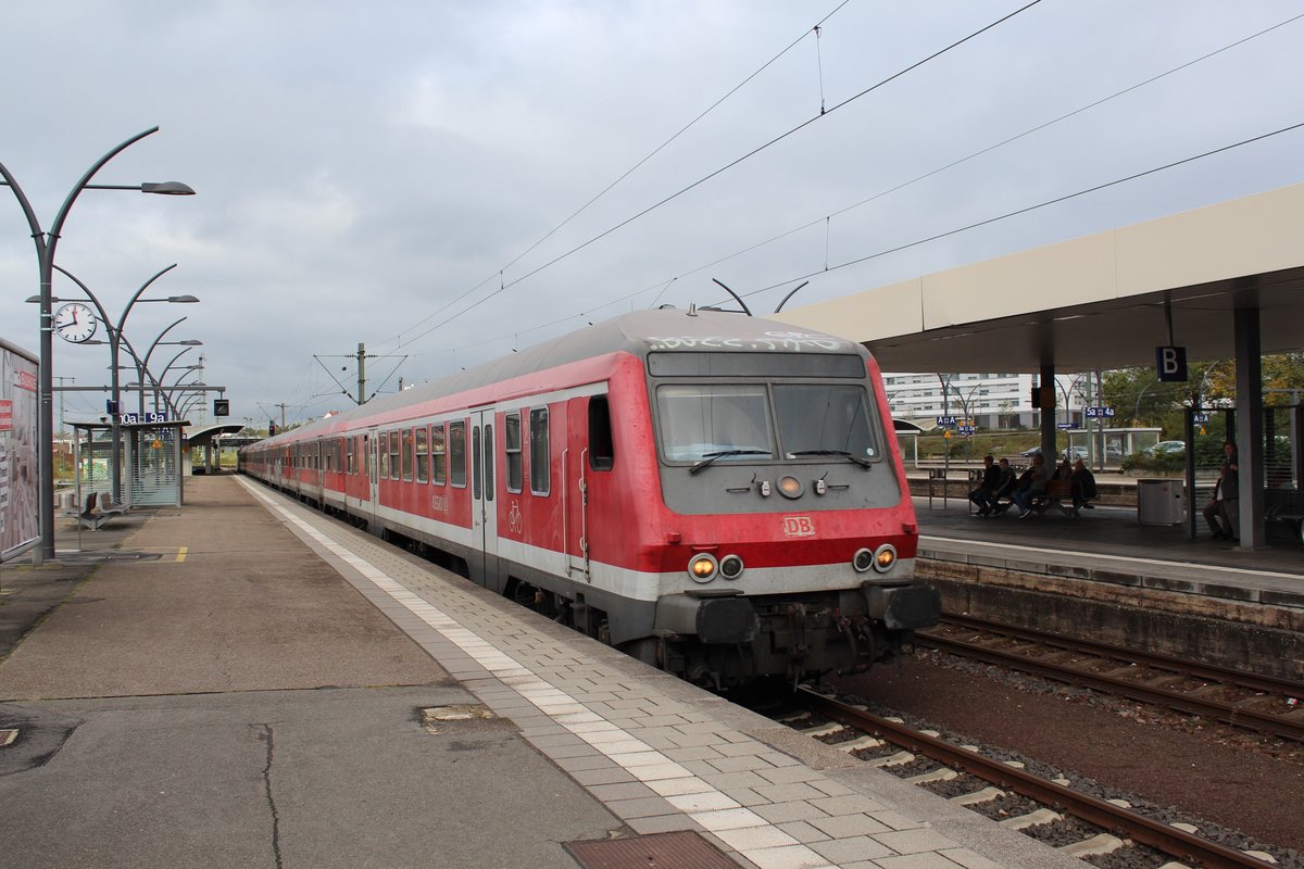 Am 25.10.2017 erreicht RB15351 aus Frankfurt ihren Endbahnhof Heidelberg.