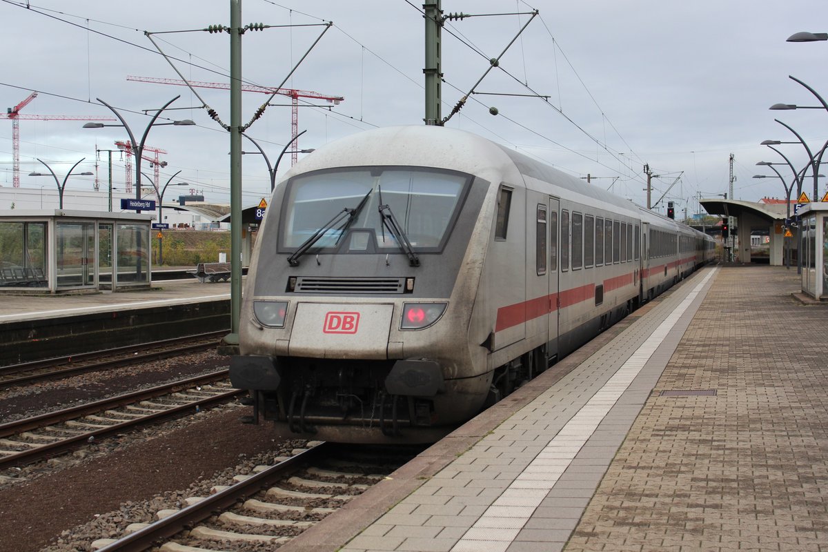 Am 25.10.2017 verlässt IC2218 den Hauptbahnhof Heidelberg in Richtung Frankfurt.