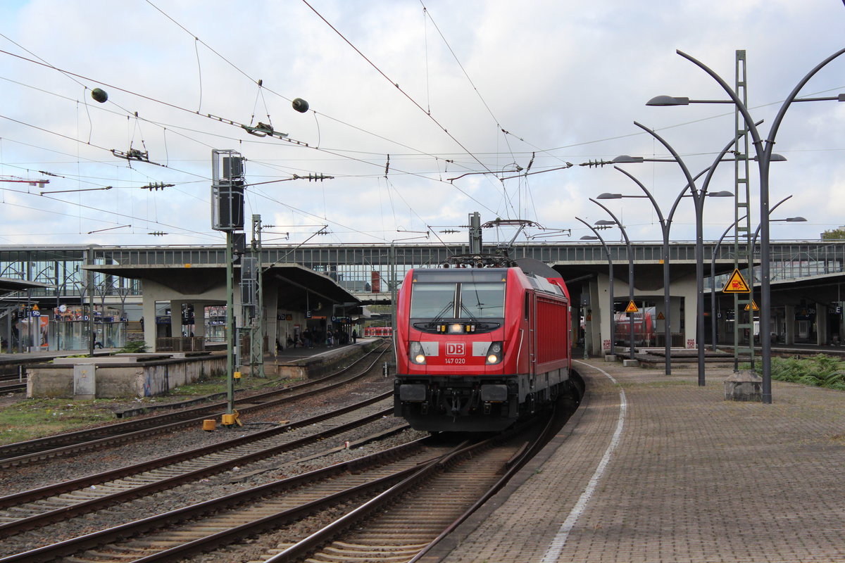 Am 25.10.2017 verlässt RE19511 nach Stuttgart den Hauptbahnhof Heidelberg in Richtung Bruchsal.